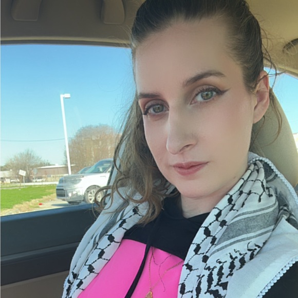 Meet your Posher - Picture 2 of 8